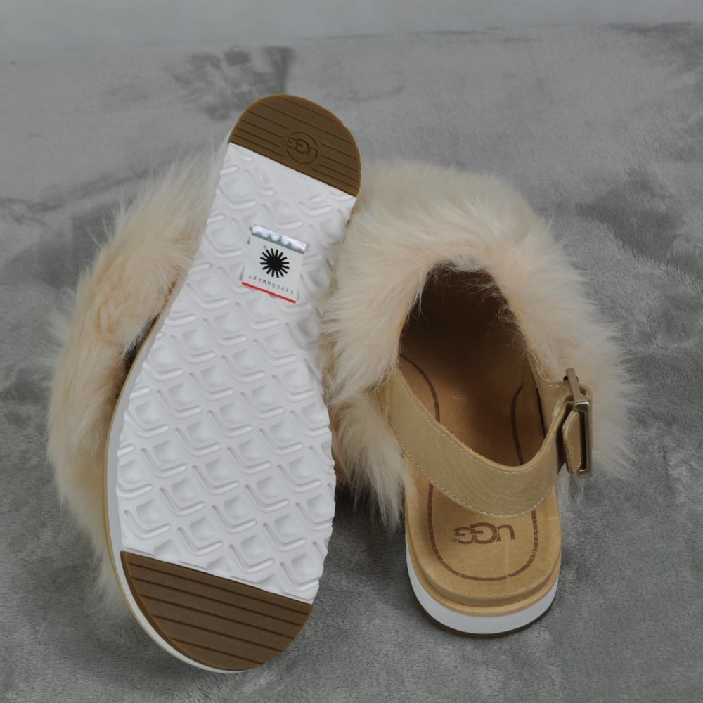 UGG Holly sandal. 💕ADORABLE on 💕 - Picture 6 of 6